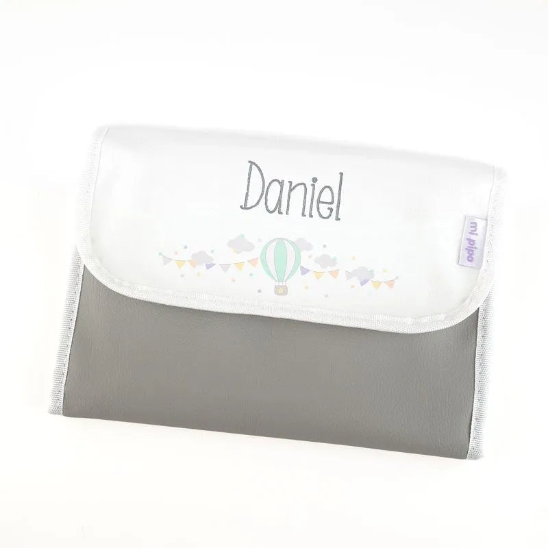 Portadocumentos personalizado con nombre para bebé recién nacido.