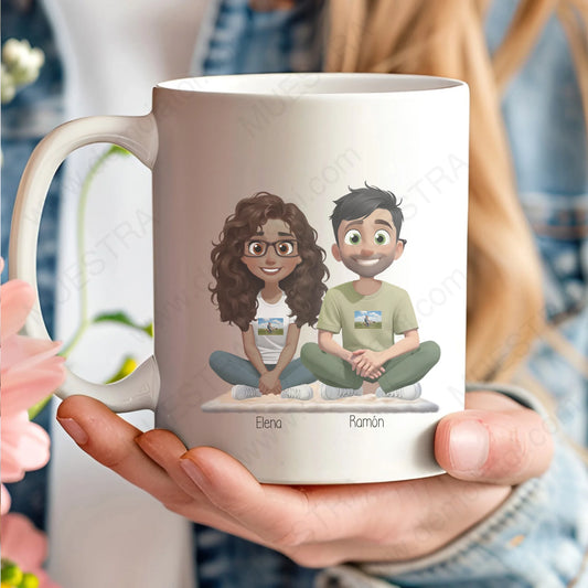 Taza personalizada con ilustración de pareja fitness y nombres para regalo de San Valentín.