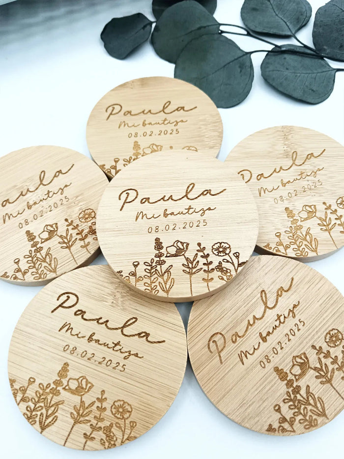 espejo de bambú grabado para invitadas de boda o bautizo