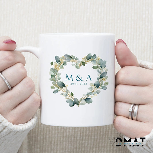 Taza blanca personalizada con iniciales y fecha