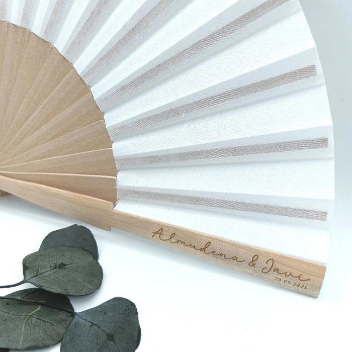 abanico de madera grabado a láser personalizado para invitadas