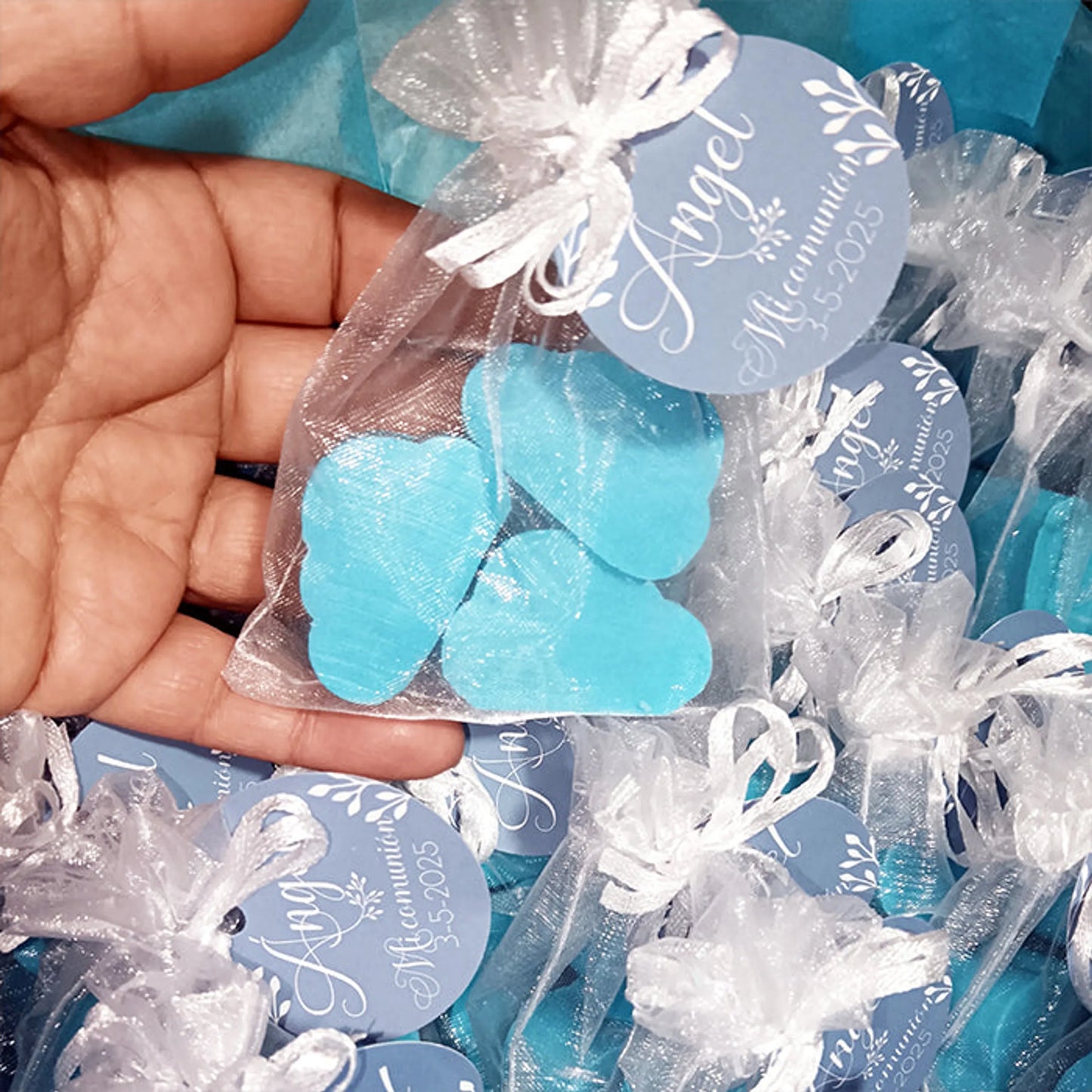 detalle para invitados de bautizo– jaboncitos azules con forma de flor