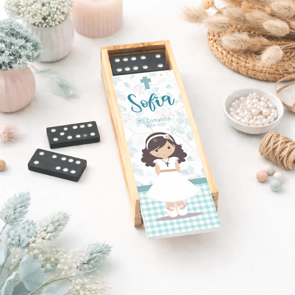 Dominó de madera como Detalle de invitados de comunión personalizado con dibujo en vivo para niña