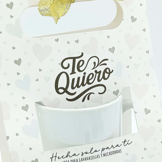Envoltorio romántico para presentar tazas personalizadas