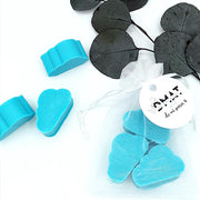 detalle de jabón azul en bolsa de organza – detalle aromático