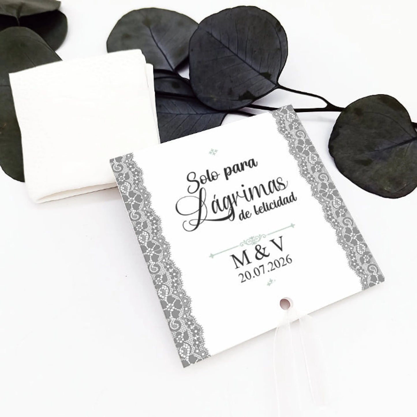 lágrimas de felicidad y pañuelo de boda diseño blanco y negro