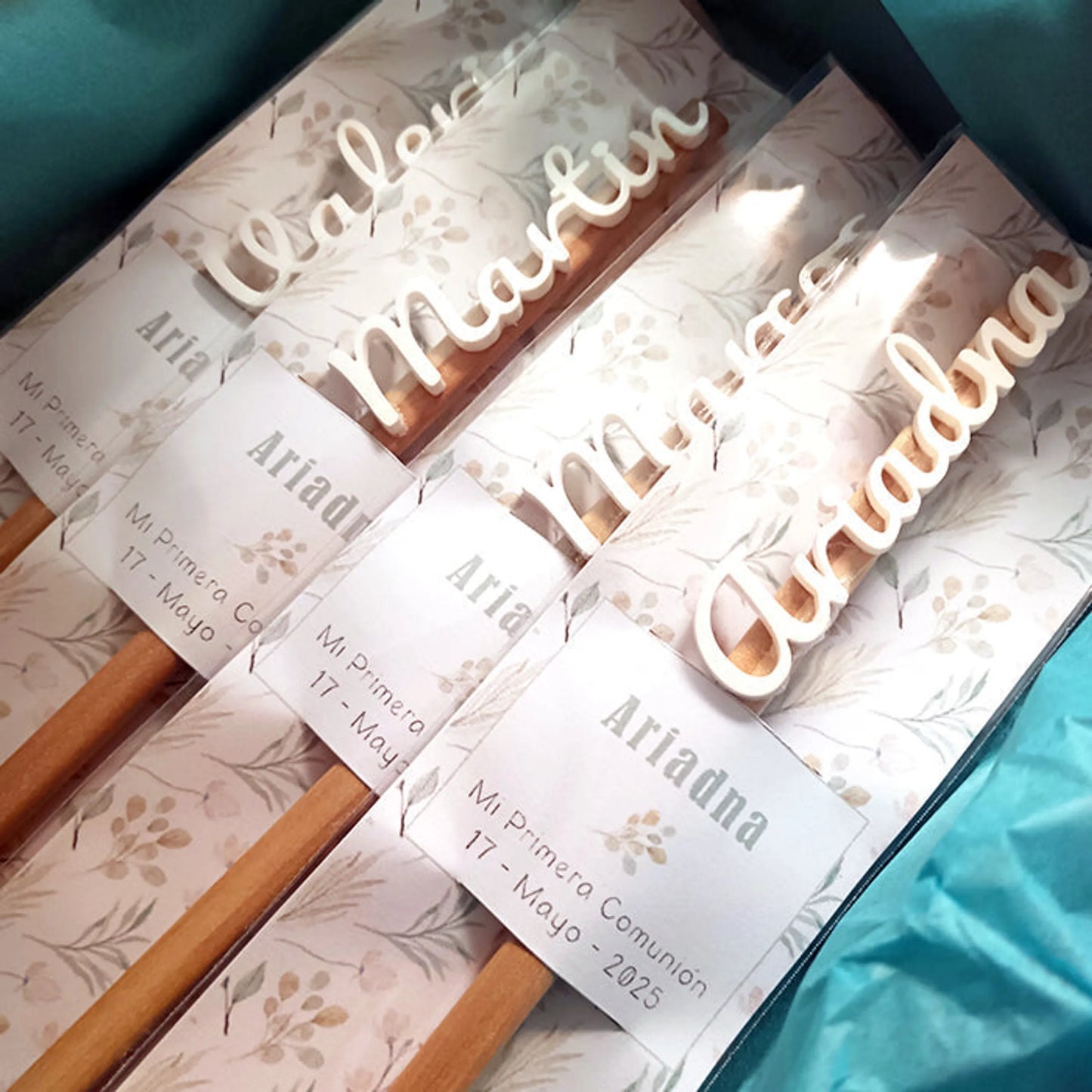 Lápices personalizados con nombres como recuerdo de comunión o marcasitios - De moi à toi