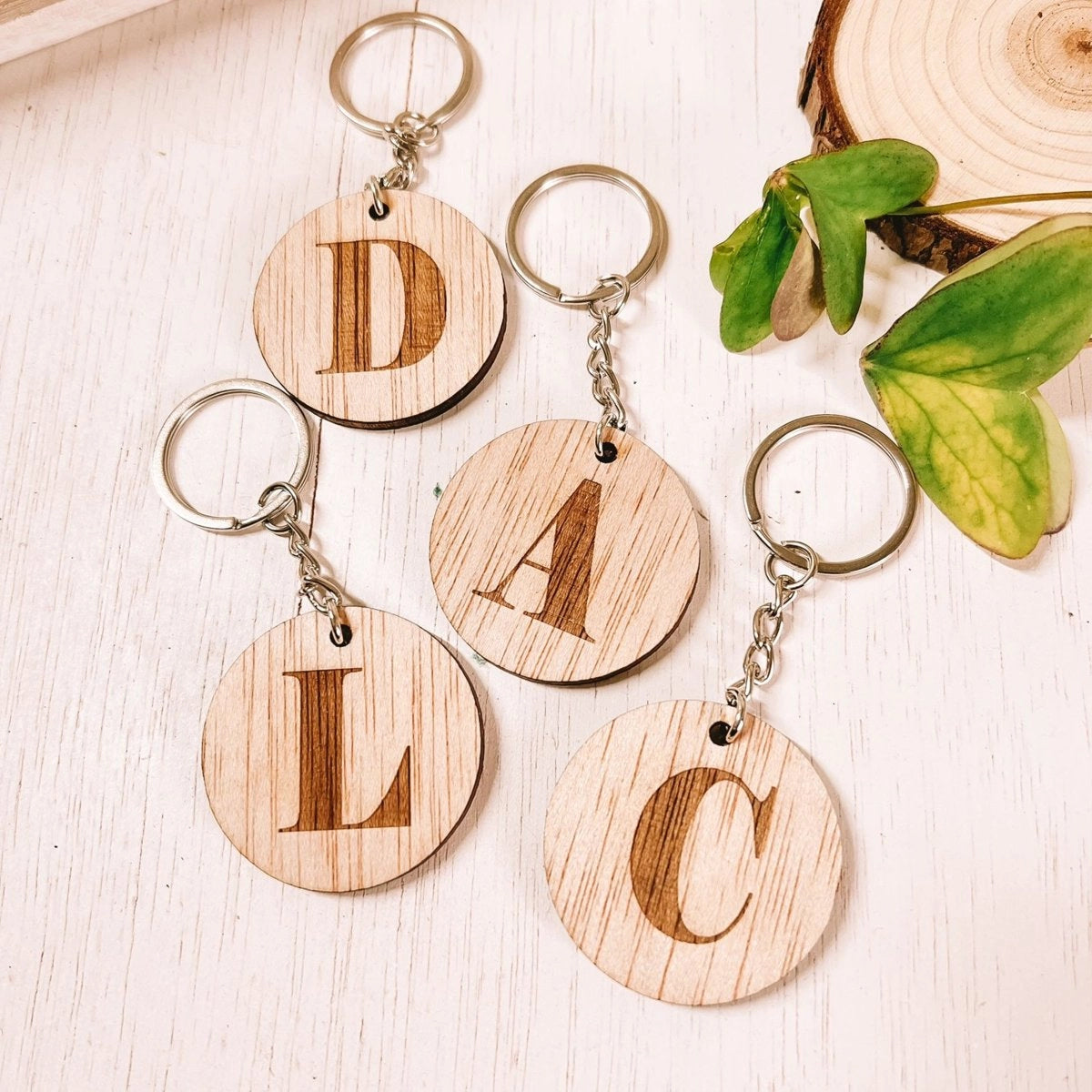 Llavero de madera inicial grabada - Regalo original personalizado - DE MOI À TOI