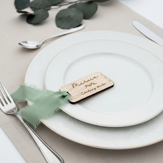marcasitos de madera grabado a láser para comensales de celebración y recuerdo