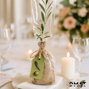 Detalle de invitados de boda original y natural - Planta de Olivo natural