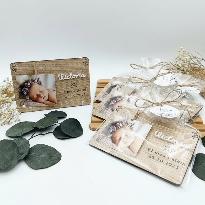 marco con foto y nombre en relieve acrílico para invitados de evento