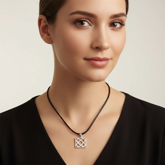 Collar original de barcelona para regalar a mujer
