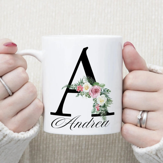 Taza con inicial y nombre · Flores · Regalo original personalizado · De Moi à Toi