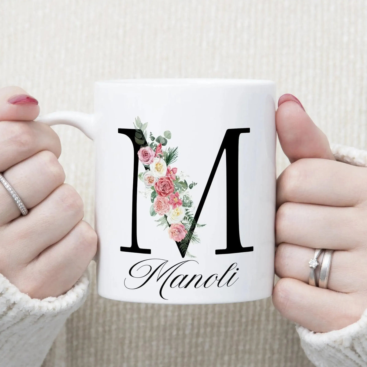 Taza con inicial y nombre · Flores · Regalo original personalizado · De Moi à Toi