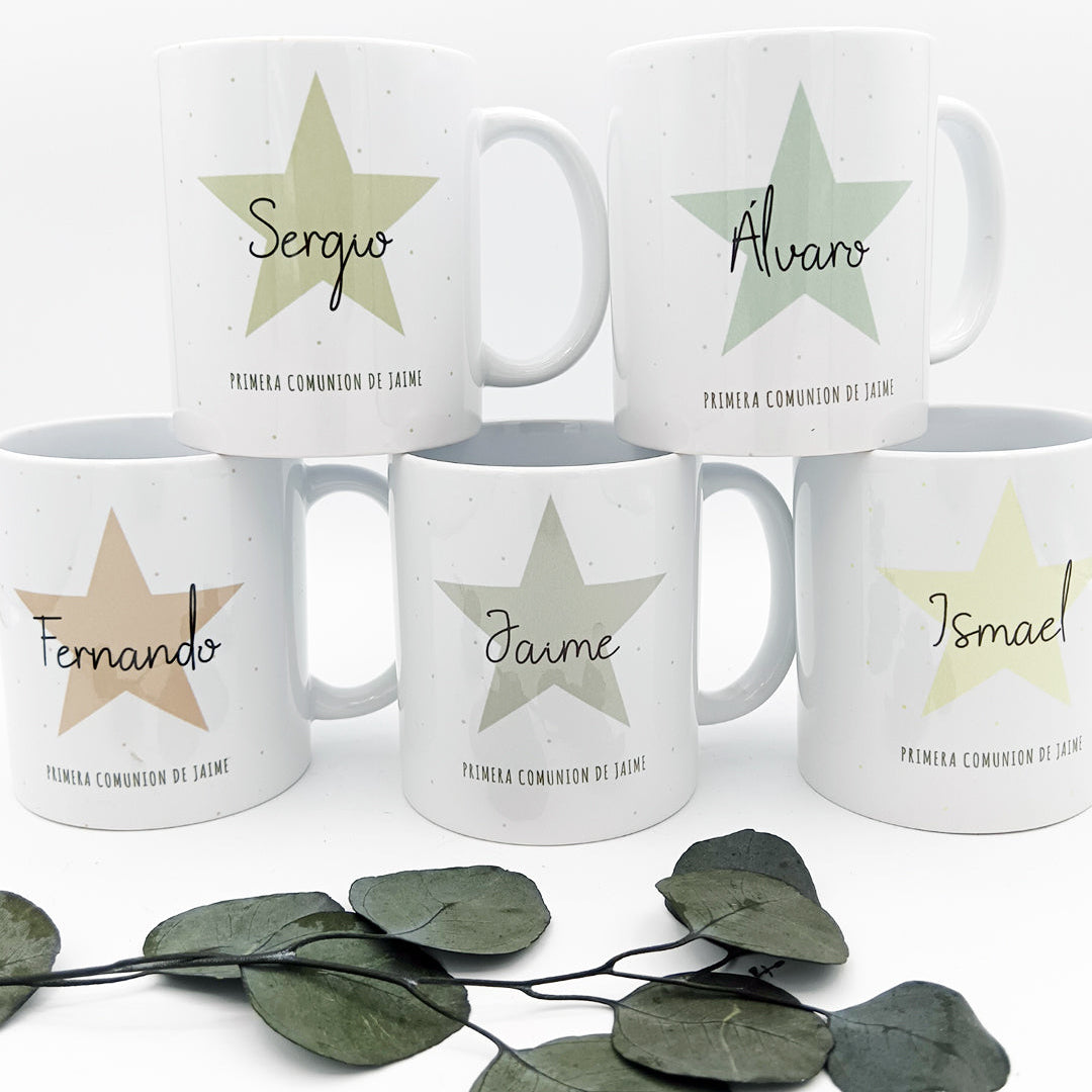 taza personalizada para Navidad con diseño de estrellas de colores – regalo amigo invisible