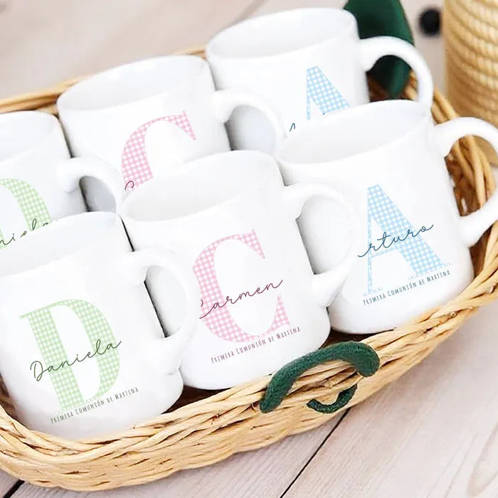 Tazas para invitados con inicial cichy y nombre