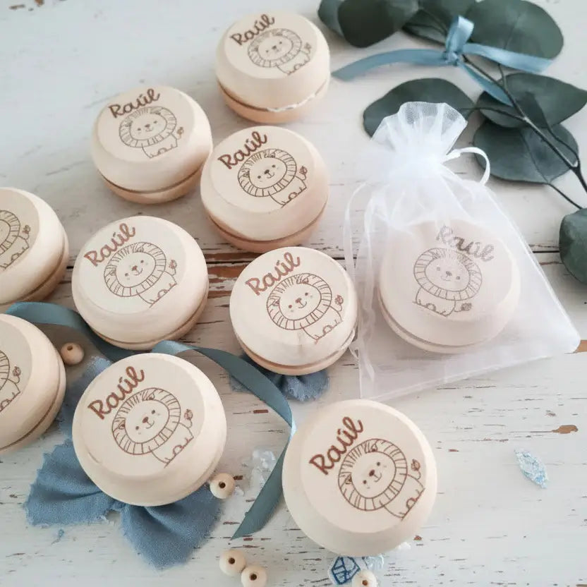 Detalle de madera para niños grabado a láser animalitos
