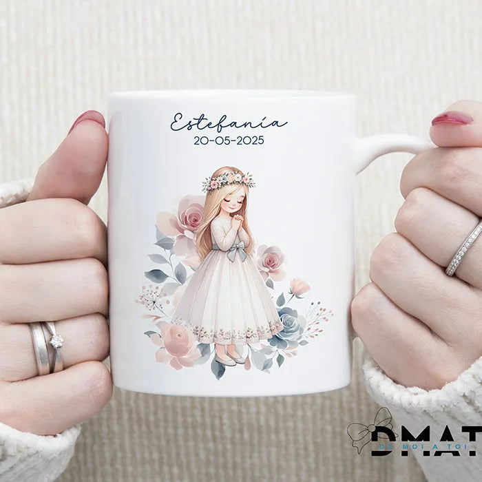 Taza personalizada con diseño floral azul