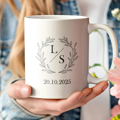 Taza personalizada con iniciales y diseño tipo logo