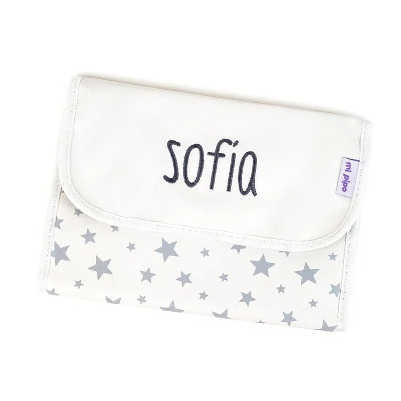 Portadocumentos personalizado con nombre para bebé, práctico y exclusivo.