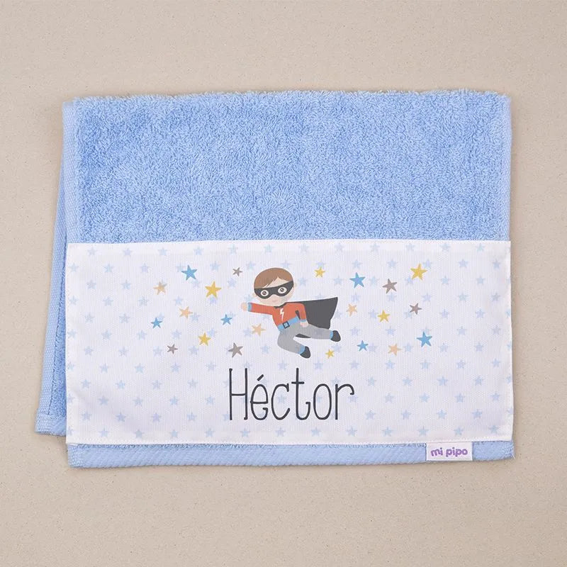 Toalla de baño infantil personalizada con nombre para niño.