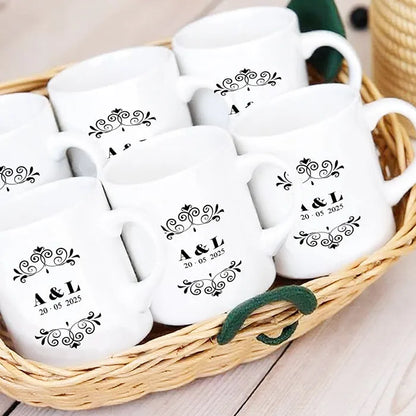 Taza de cerámica premium personalizada con nombre e inicial para bodas