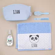 Set de regalo para bebé personalizado con nombre bordado.