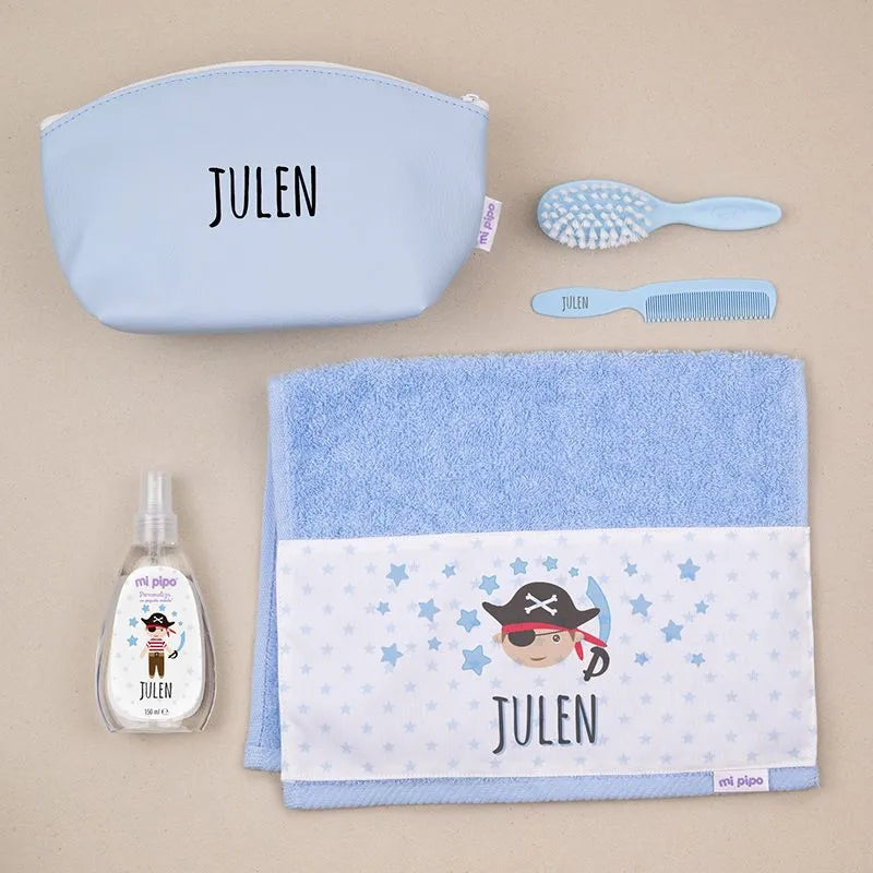 Set de regalo para bebé personalizado con nombre bordado.