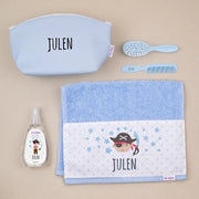 Set de regalo para bebé personalizado con nombre bordado.