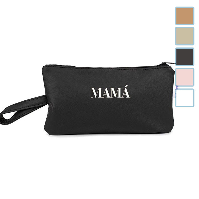 Bolso de mano shopper de polipiel negro con bordado "MAMÁ" en color blanco, cierre de cremallera y asa corta.