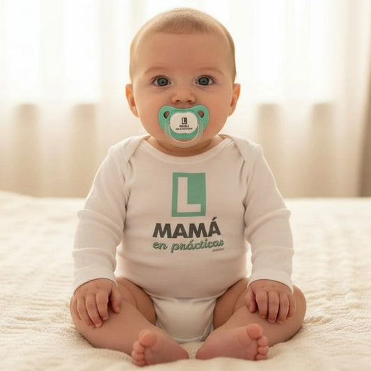 Body blanco para bebé con diseño divertido “Mamá en prácticas”, regalo perfecto para mamá primeriza
