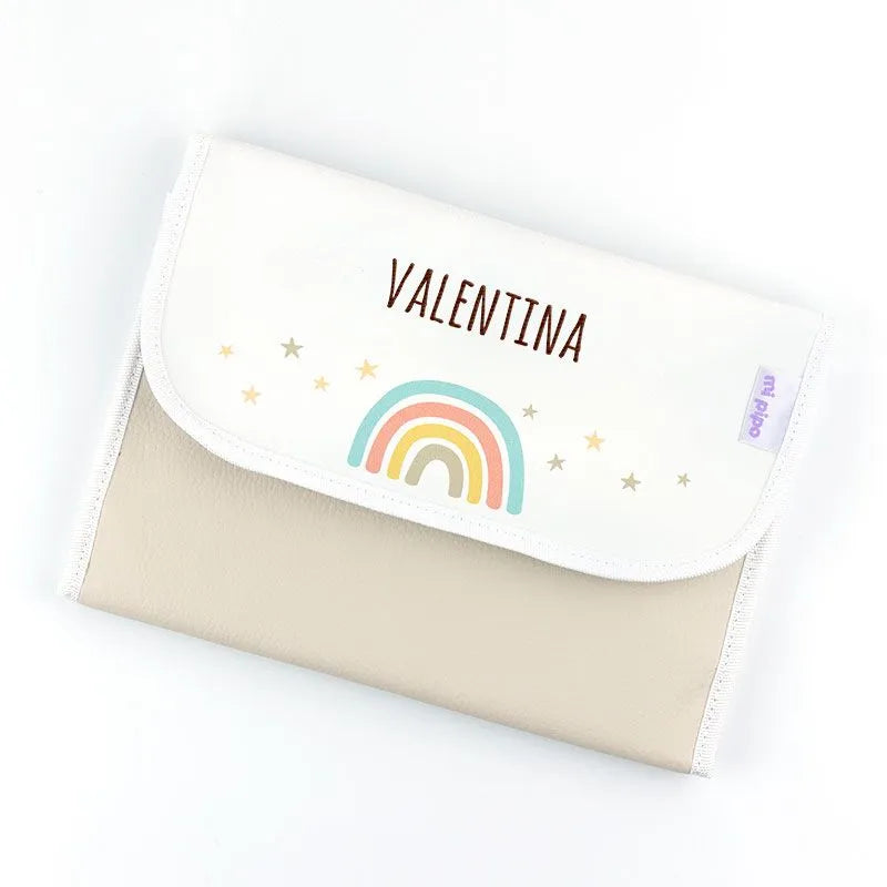 Regalo de nacimiento: portadocumentos personalizado con nombre.