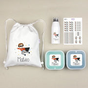 Set de material escolar personalizado para niños y niñas de guardería.