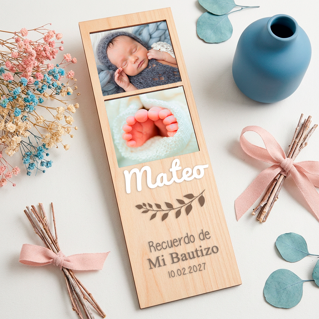 Recordatorios infantiles con fotografías y nombre tallados en madera