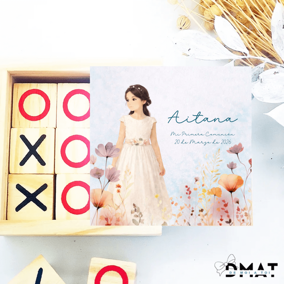 Recuerdo de comunión personalizado con diseño de muñeca y texto para regalar a los invitados