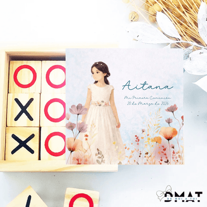 Recuerdo de comunión personalizado con diseño de muñeca y texto para regalar a los invitados