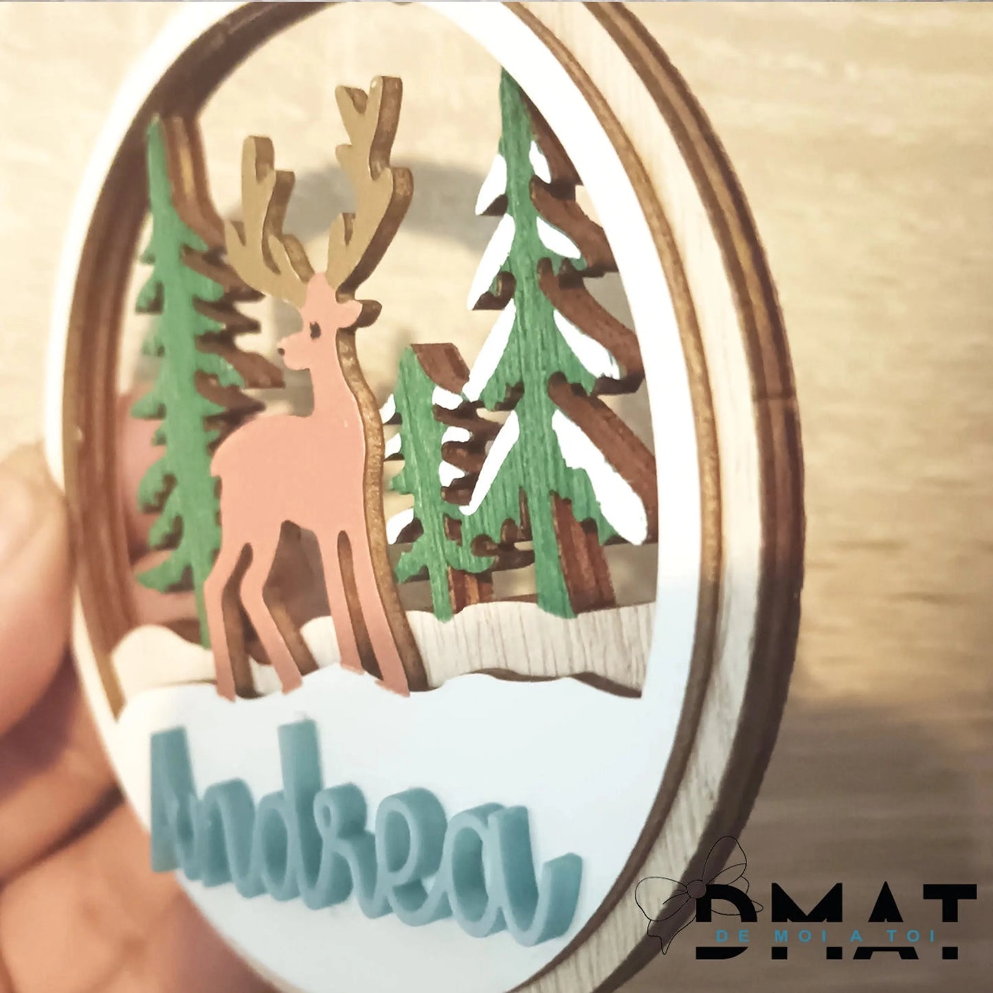 Bola de Navidad de madera con nombre y soporte