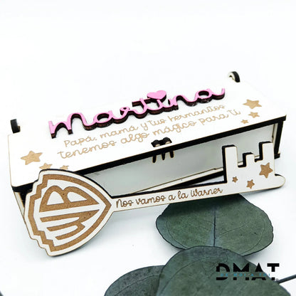 Regalos infantiles personalizados en madera - llave warner - de moi a oti