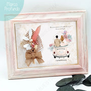 Regalos personalizados ilustración boda en marco con pareja y coche de boda.