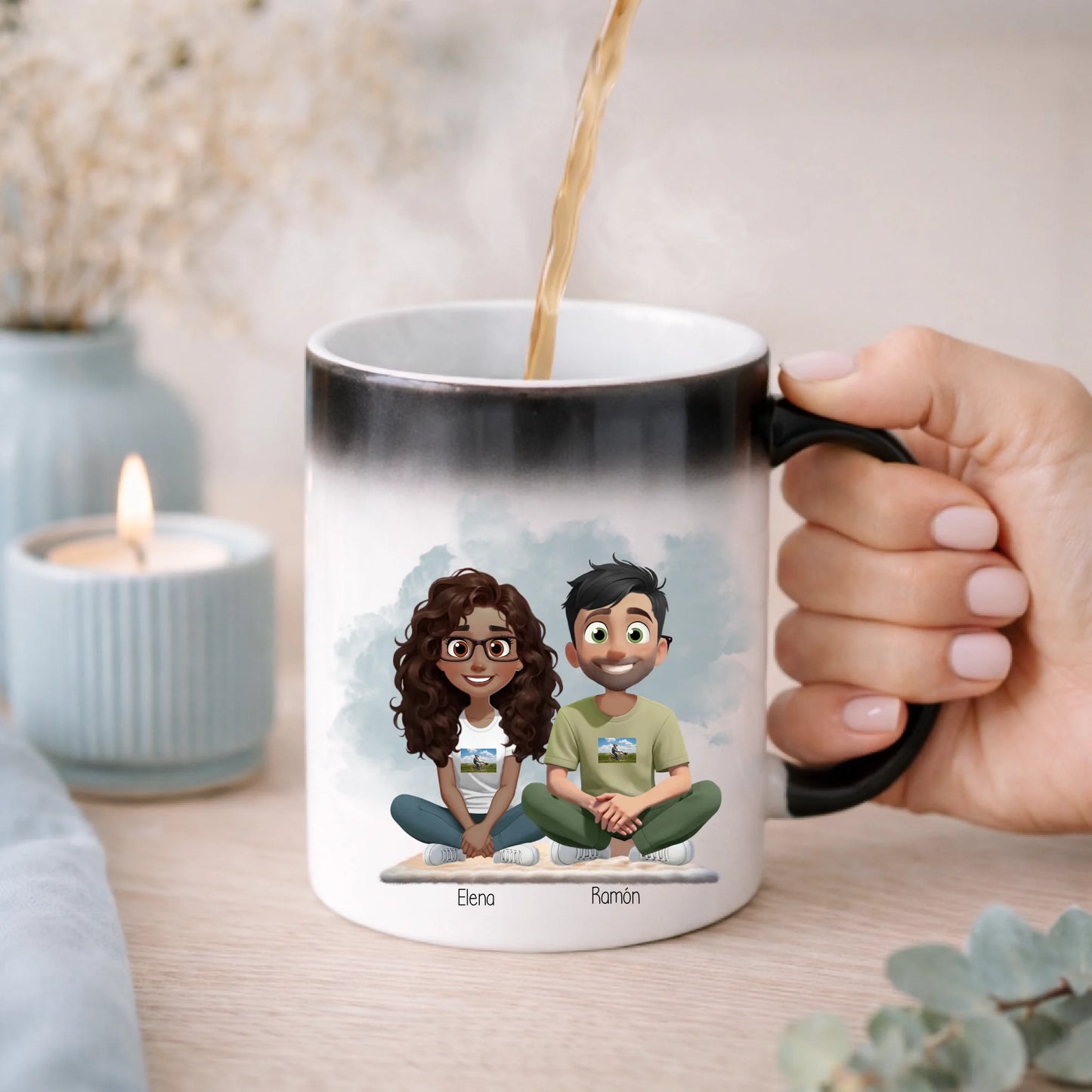 Taza personalizada con ilustración personalizada pareja y mascotas