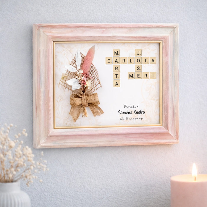 Cuadro rústico personalizado con nombres estilo Scrabble – Regalo original con flores