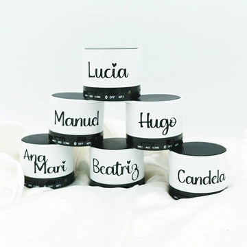 Altavoz personalizado con nombre para invitados- De moi à toi