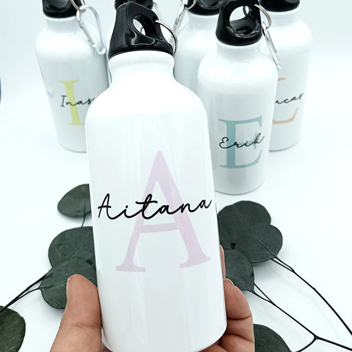 Botella de aluminio personalizada con inicial multicolor y nombre – regalo de boda original