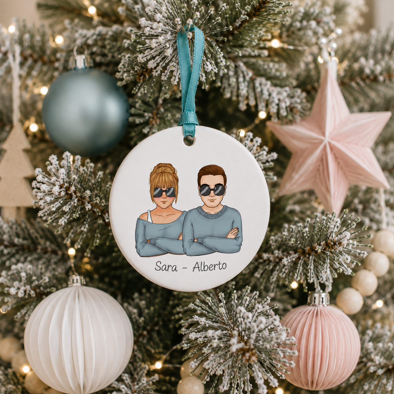 Bola de Navidad Personalizada con Personajes Chibi
