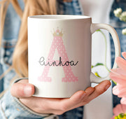 Taza personalizada para regalar a niña con inicial corona y nombre - De moi à toi