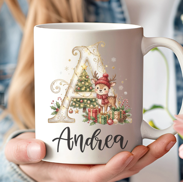 Taza personalizada con inicial navideña y nombre – Elige diseño