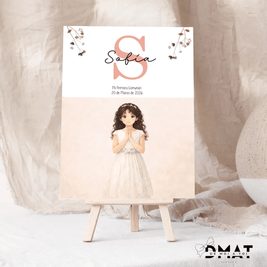 Cartel impreso personalizado para comunión de niña con nombre, inicial y muñeca editable.