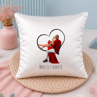 Cojín personalizado pareja abrazada con ilustración romántica | Regalo San Valentín
