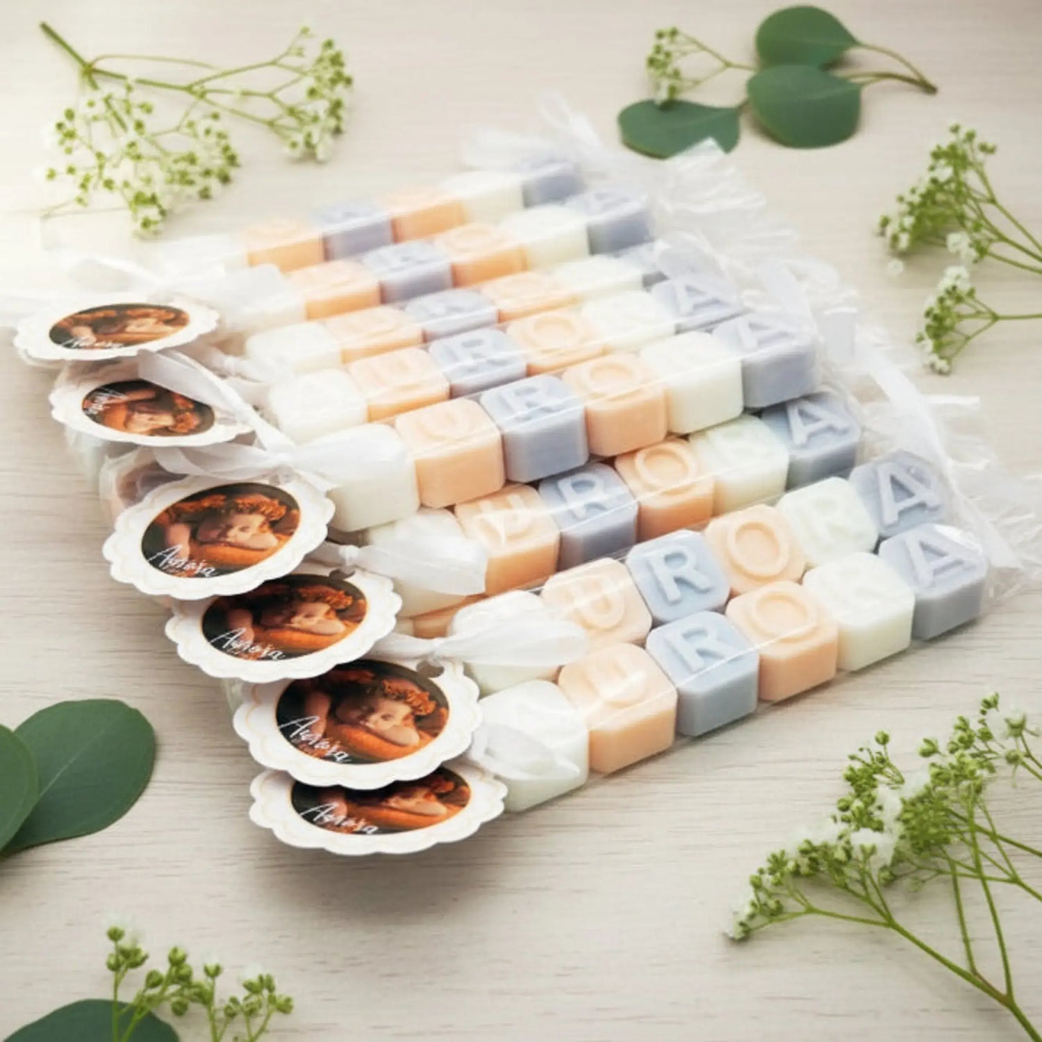 Jabones personalizados para invitados con nombre en colores suaves – Evento infantil
