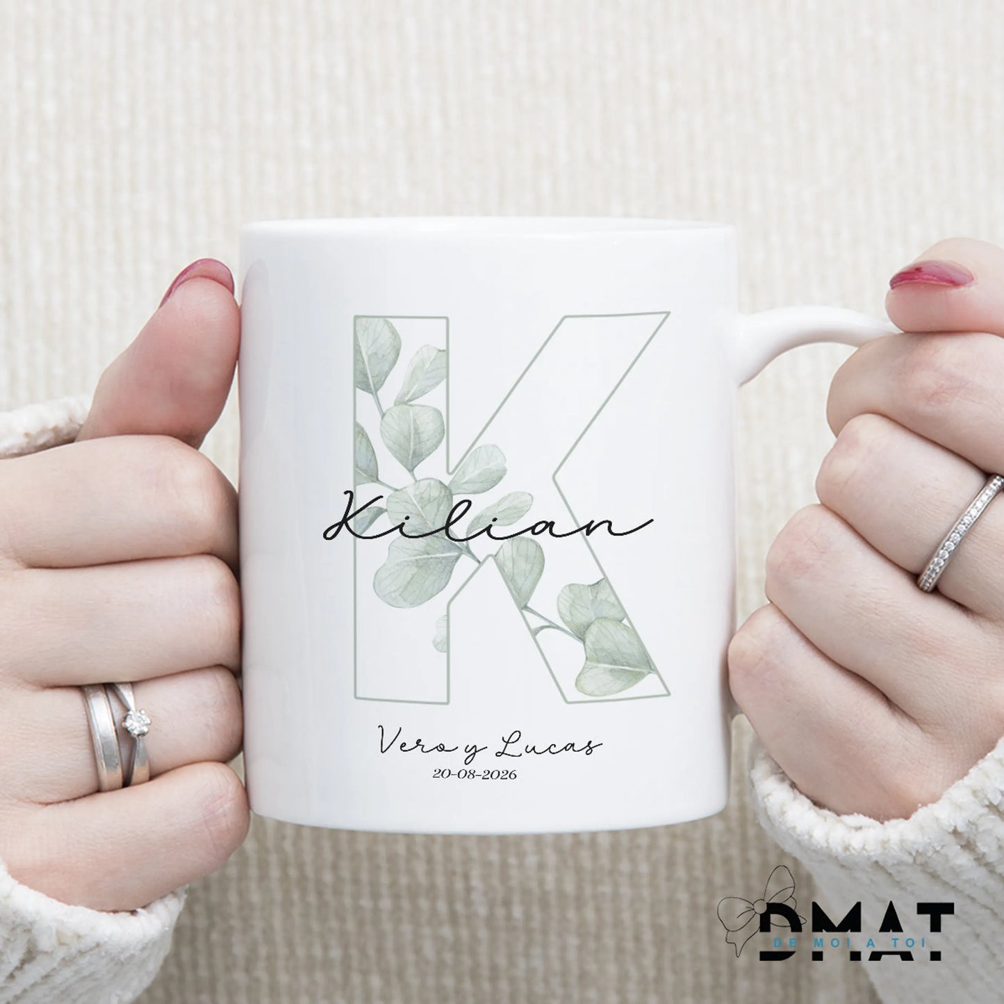 Taza personalizada con inicial y nombre para invitados de boda